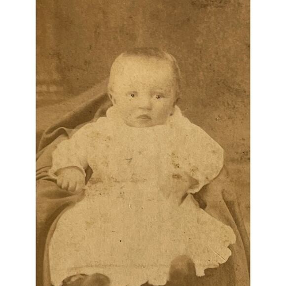 Antique CDV Carte de Visite Photography Sepia JB Anderson Monticello IN Baby SEE - Picture 1 of 5